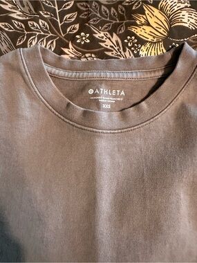 Athleta Crewneck cropped shirt